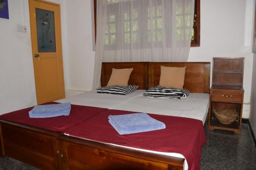 a bedroom with a bed with two towels on it at Lodge in 611 in Kandy