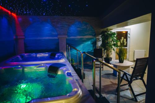 a hot tub in a room with a table and chairs at Hotel Forum Fitness Spa & Wellness in Lublin
