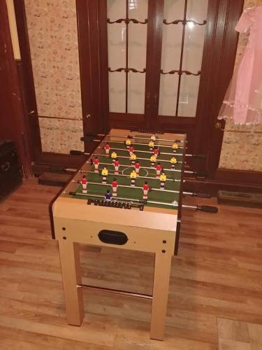 a foosball table sitting on top of a floor at Venkovské apartmány Tiché pastviny in Stein Schönau
