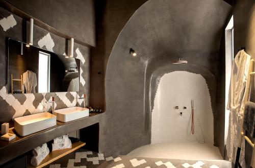 Kylpyhuone majoituspaikassa Santorini Soul Villas
