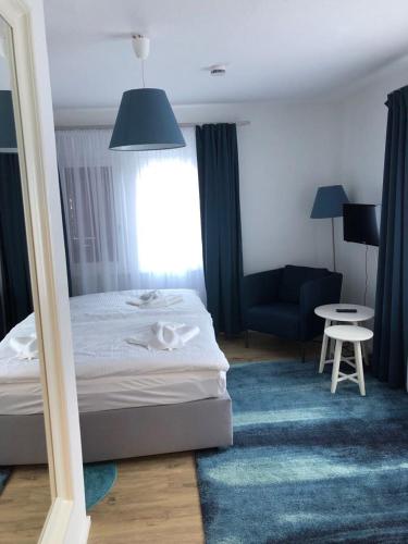 a bedroom with a bed and a blue rug at ZUM BAHNHÖFLE Restaurant & Hotel - Albbruck Am Rhein in Albbruck