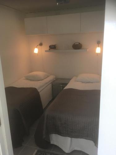 a small room with two beds and two lights at Sälens By in Sälen