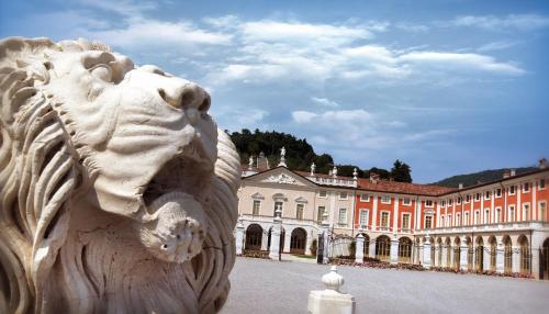 a statue of a lion in front of a building at Villa Fenaroli Palace Hotel in Rezzato