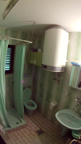 Un baño de Kuca za odmor Zicanka