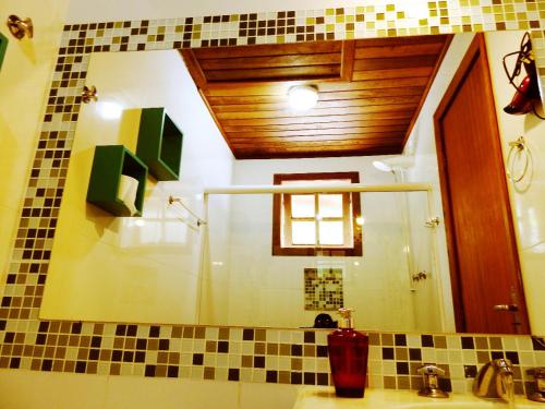 Ett badrum på Pousada Encontro dos Rios