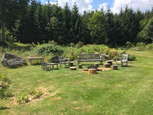a group of park benches sitting in a field at Itha’s secret escape in Langschlag