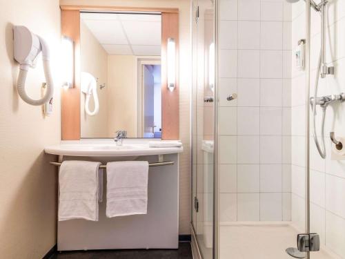 Koupelna v ubytování ibis Issoire