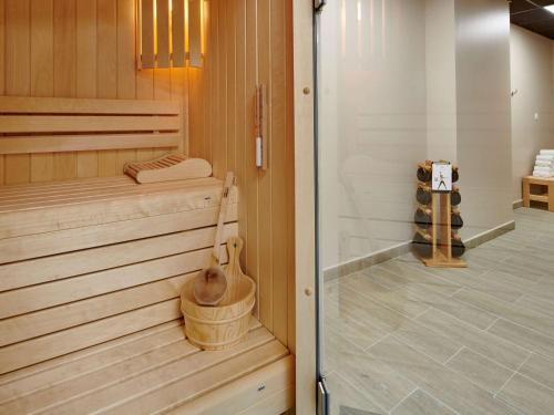 a sauna with a tub and a basket of towels at ibis styles Dax Centre in Dax