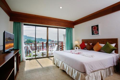Patong Plajı şehrindeki Jiraporn Hill Resort tesisine ait fotoğraf galerisinden bir görsel
