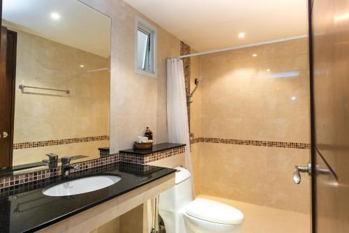 Ванная комната в Jomtien Beach Penthouses
