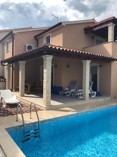 Villa Olive-Home with Pool