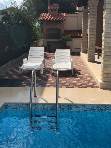 Villa Olive-Home with Pool