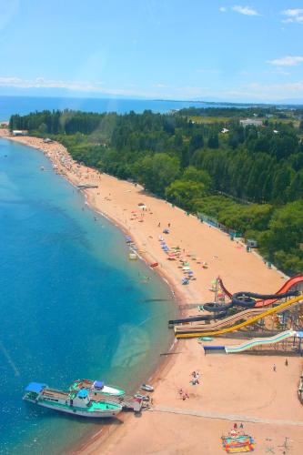 an aerial view of a beach with a roller coaster at Отель Мармелад Иссык-куль in Bosteri