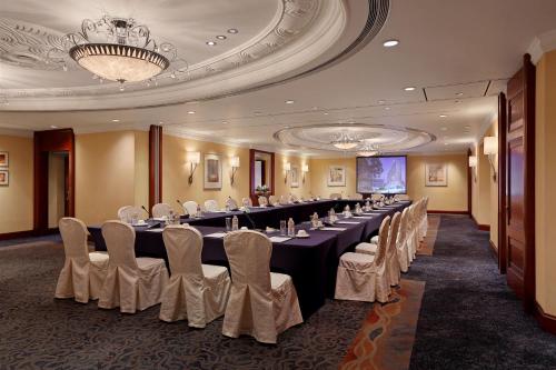 a conference room with a long table and chairs at Hotel Royal Macau in Macau