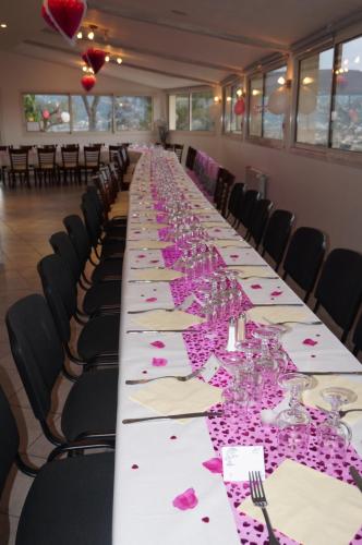 a long table with wine glasses and pink napkins at Logis Hotel Le Col De L'ange in Draguignan