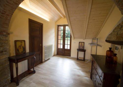 a large room with a wooden floor and a door at Agriturismo Poderi Zunino in Ponti