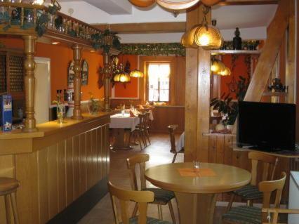 The lounge or bar area at Hotel Thüringer Hof