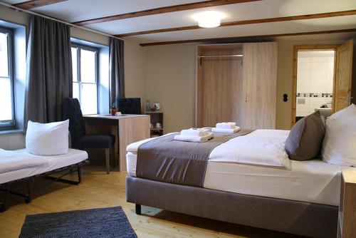 Postel nebo postele na pokoji v ubytování Hotel garni Tilia