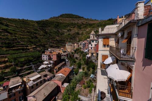 Genel bir dağ manzarası veya konukevinden çekilmiş bir dağ manzarası