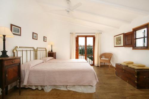 A bed or beds in a room at Teulada