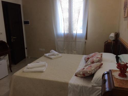 Katil atau katil-katil dalam bilik di B&B PESCIOLINO ROSSO