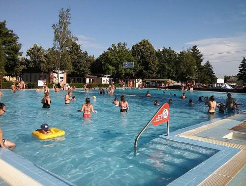 Afbeelding uit fotogalerij van Twins House - Janka Apartman in Bogács