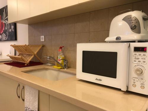 Stylish Tel Avivにあるキッチンまたは簡易キッチン