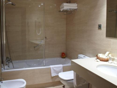 
A bathroom at Hotel Peninsular
