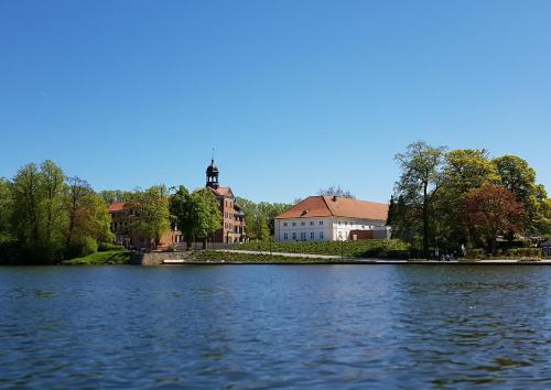 a view of a lake with buildings in the background at Sommerwind in Eutin