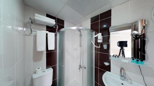 Ванная комната в Patron Hotel