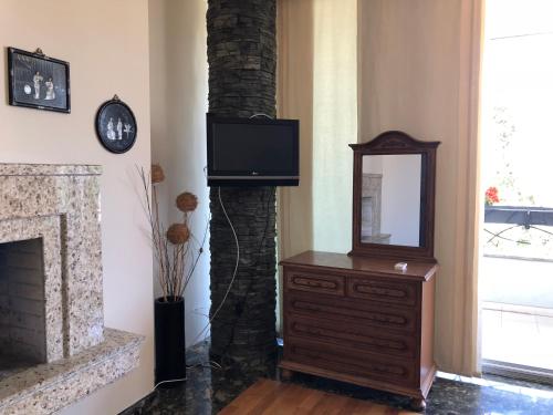 Una televisión o centro de entretenimiento en Villa Kobuleti