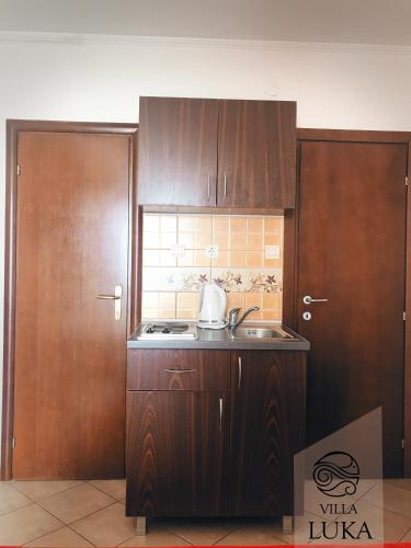 Una cocina o cocineta en Apartments Villa Luka