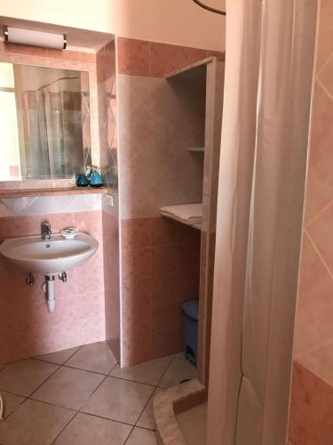 Phòng tắm tại Hotel Villa Antonio