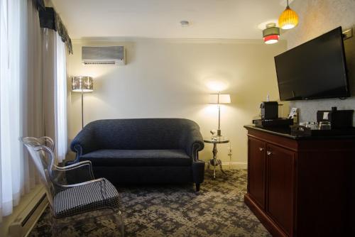 Chestnut Hill Hotel Image