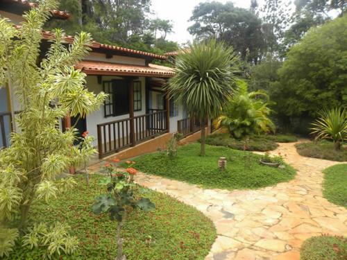 a house with a garden in front of it at Pousada Vila Cocais in Cocais