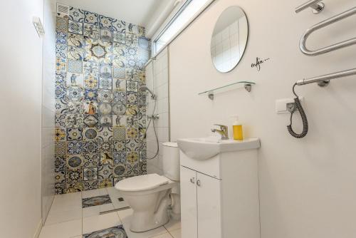 Vonios kambarys apgyvendinimo įstaigoje Holiday House Palanga with Hot Tub