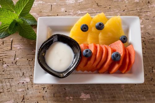 a plate of food with a face made out of fruit at Hotel San Jorge in Tlatlauquitepec
