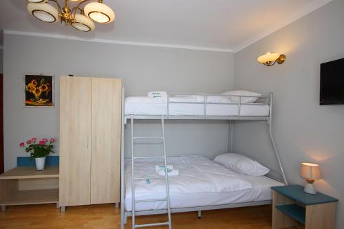 Ένα ή περισσότερα κρεβάτια σε δωμάτιο στο Apartamenty Dorotowo
