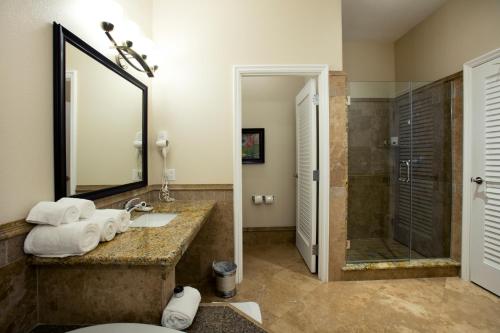 Bathroom sa South Coast Winery Resort & Spa