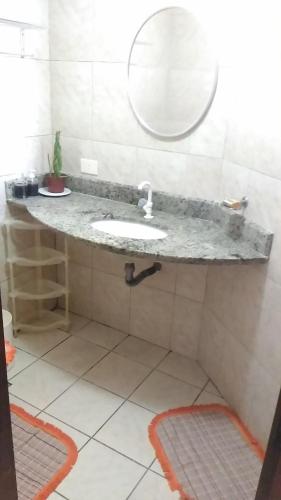 a bathroom with a sink and a mirror at Atlántico Flat in Natal