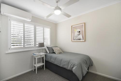 a bedroom with a bed and a window at Renovated Moololaba Unit 100m To Beach in Mooloolaba