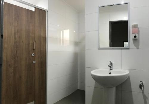 a bathroom with a sink and a mirror at Hay Street Traveller's Inn in Perth