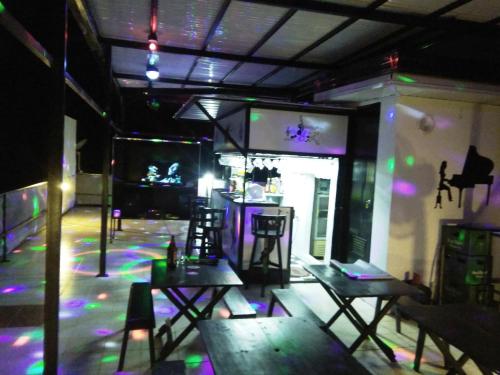 Gambar di galeri bagi RedDoorz @ Western Highway Lodge Hotel di Marabut