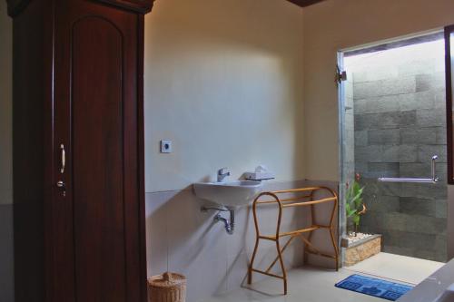 a bathroom with a sink and a shower at Sea Terras Suite and Luxury in Nusa Penida