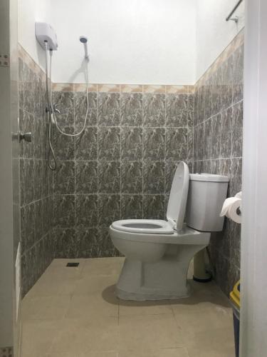 Ванна кімната в Jah’s Anemone Dive Guesthouse