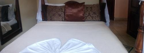 Postel nebo postele na pokoji v ubytování Transit Motel Ukonga