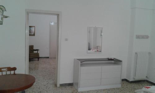 a white room with a table and a mirror on the wall at vacanza nel salento1 in Matino