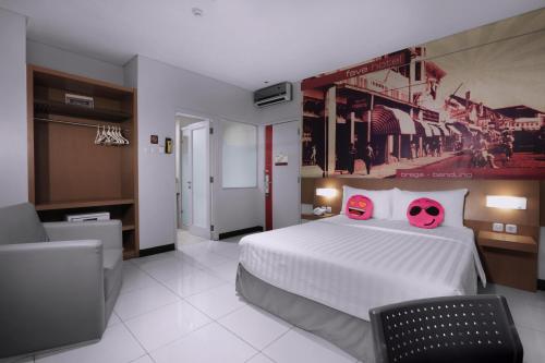 a bedroom with a bed with two pink skulls on it at favehotel Braga in Bandung