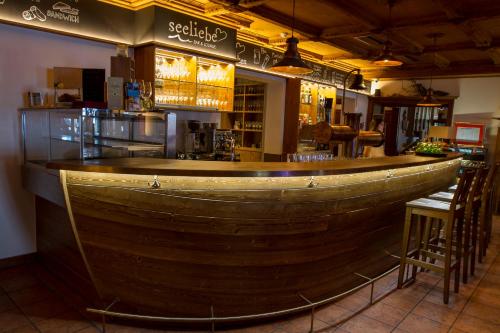 El salón o zona de bar de Hotel Seehof