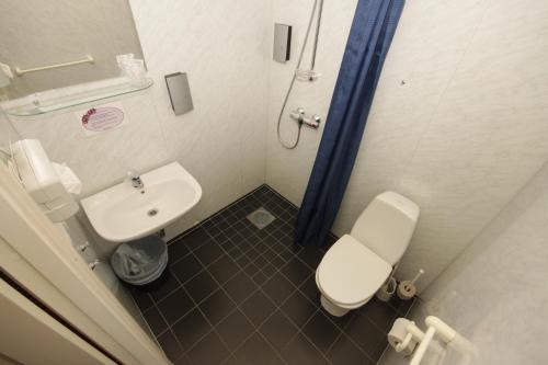 Ванная комната в Sauda Fjordhotell